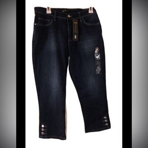 Women’s Lee capris NWT size 10 medium